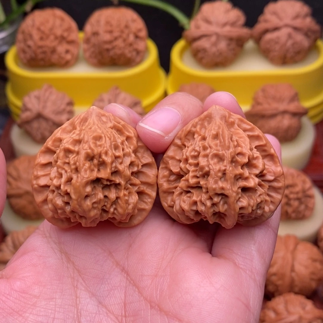 把件文玩核桃36“野生”小桃红