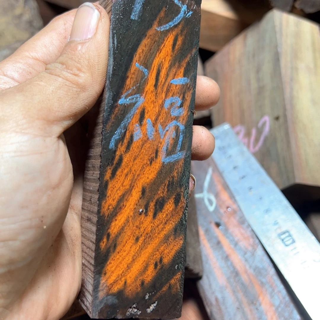 .***福交趾黄檀（大红酸枝）