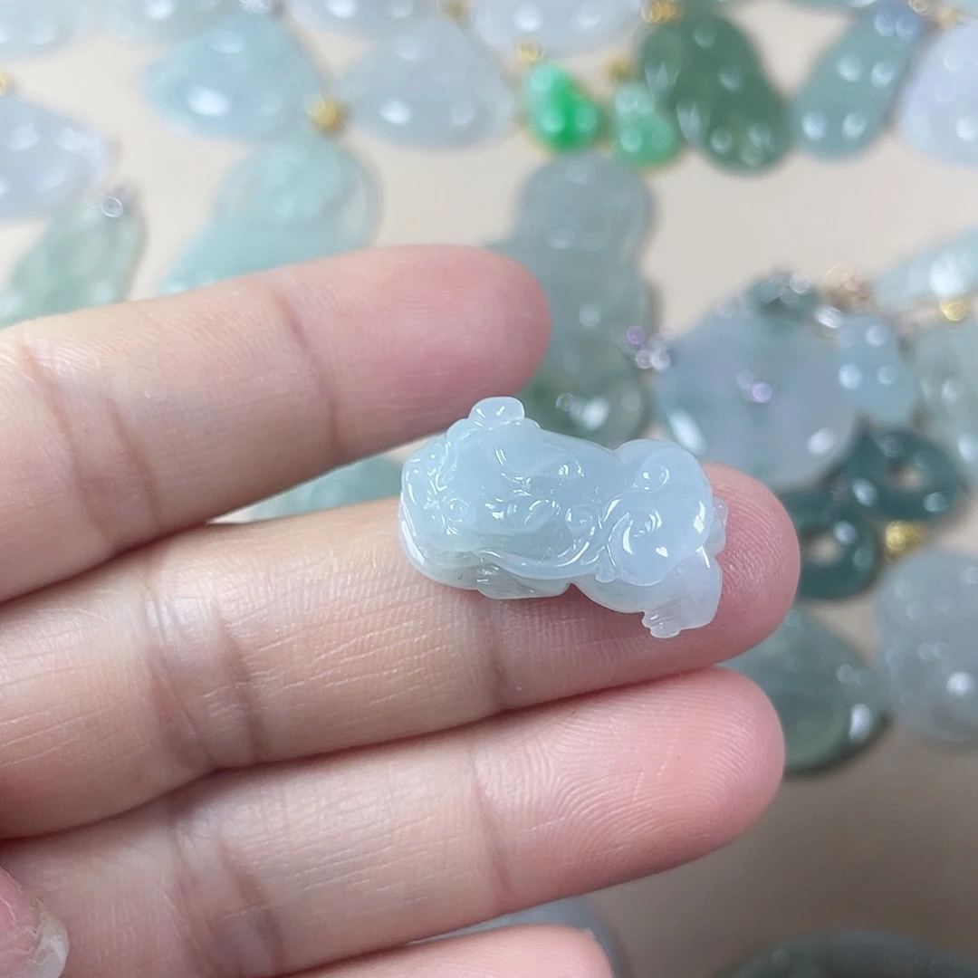 翡翠颈饰未镶嵌貔貅