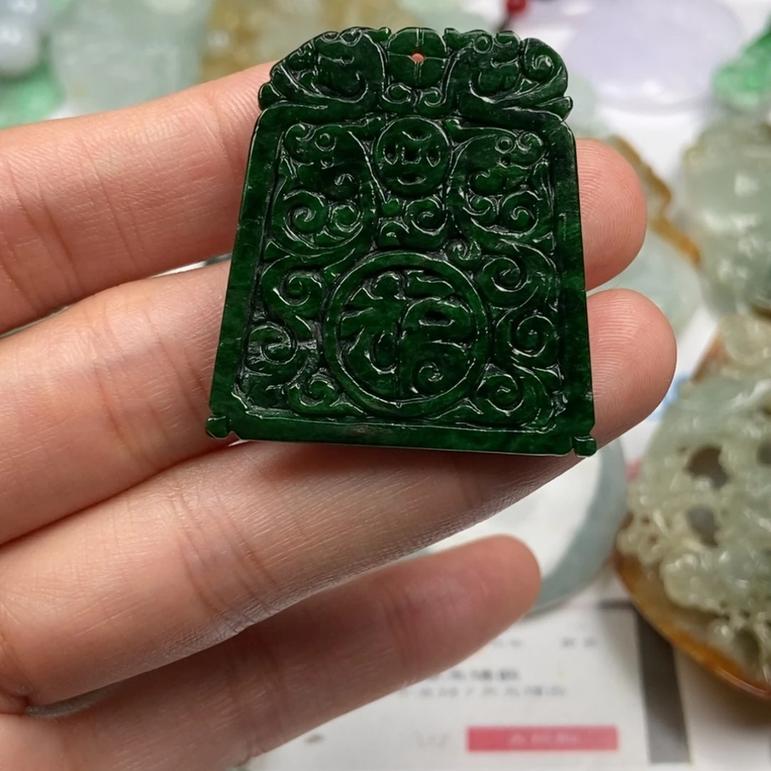 翡翠未镶嵌颈饰翡翠