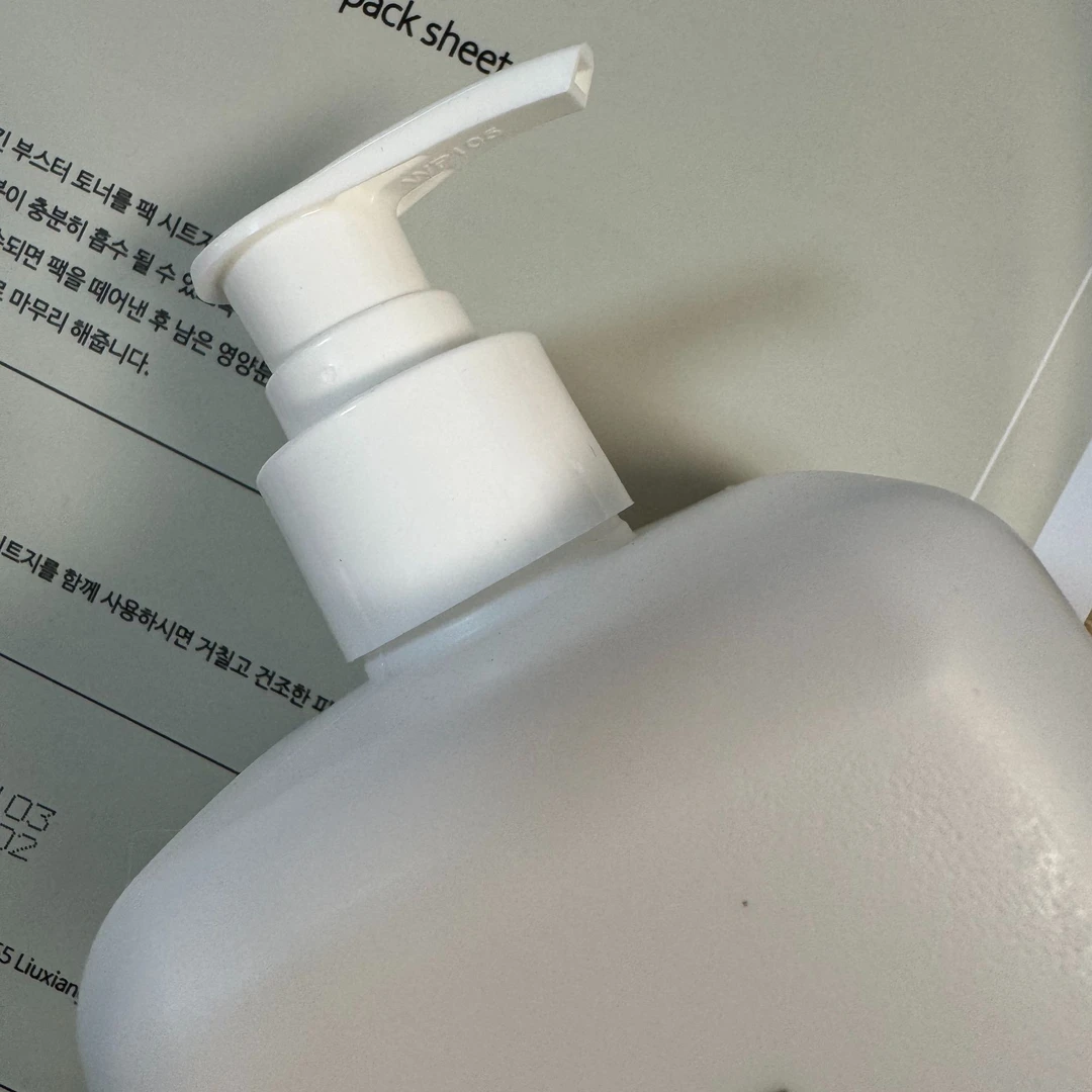 小K焕肤爽肤水  一大桶+6包面膜纸  （不介意日期）