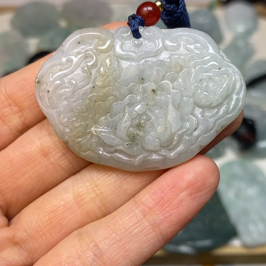 翡翠颈饰未镶嵌牡丹花