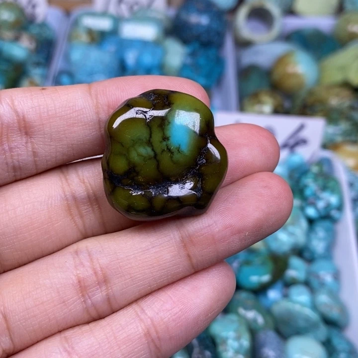 未镶嵌绿松石颈饰