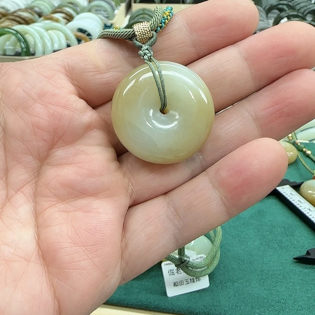 和田玉手镯未镶嵌在****F