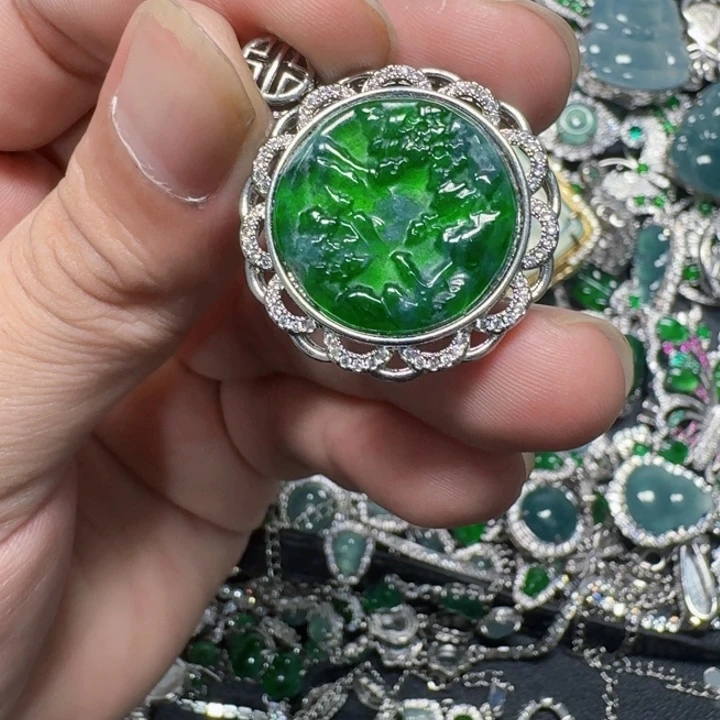 翡翠未镶嵌颈饰天然A货翡翠放漏