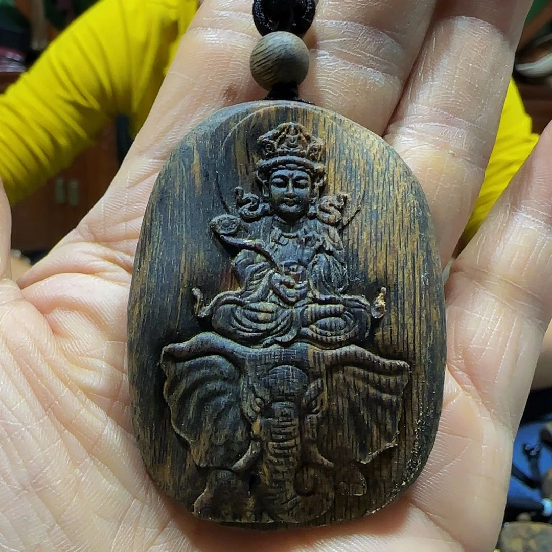 沉香沉香碎屑海南国香老白奇乌身老料普贤菩萨带绳17克