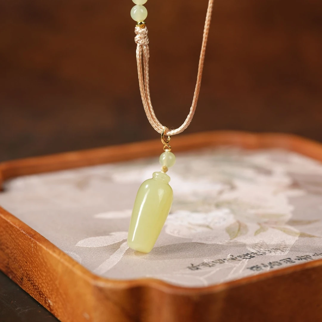 新疆和田玉 精品黄玉聚宝瓶吊坠多样性发一件 气质坠链