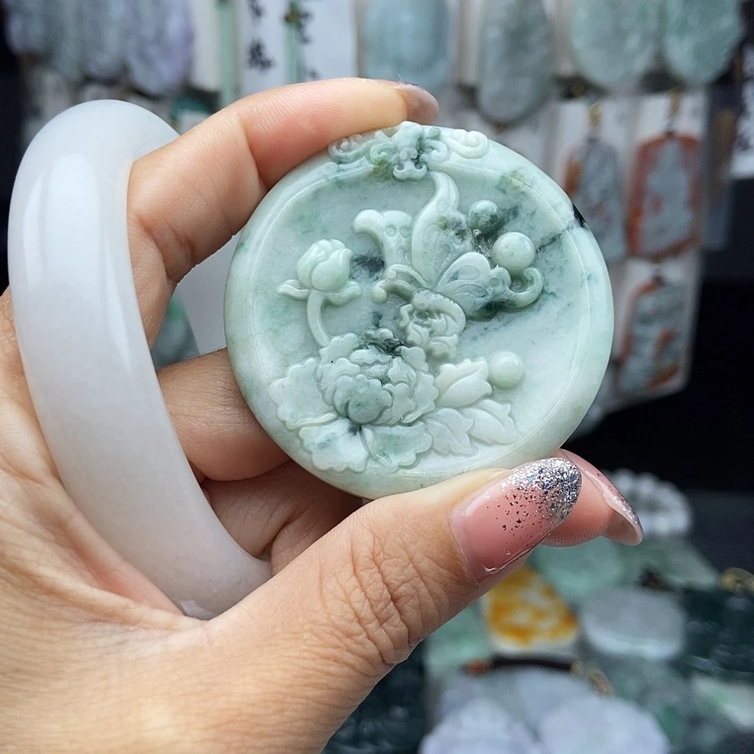 翡翠颈饰未镶嵌翡翠