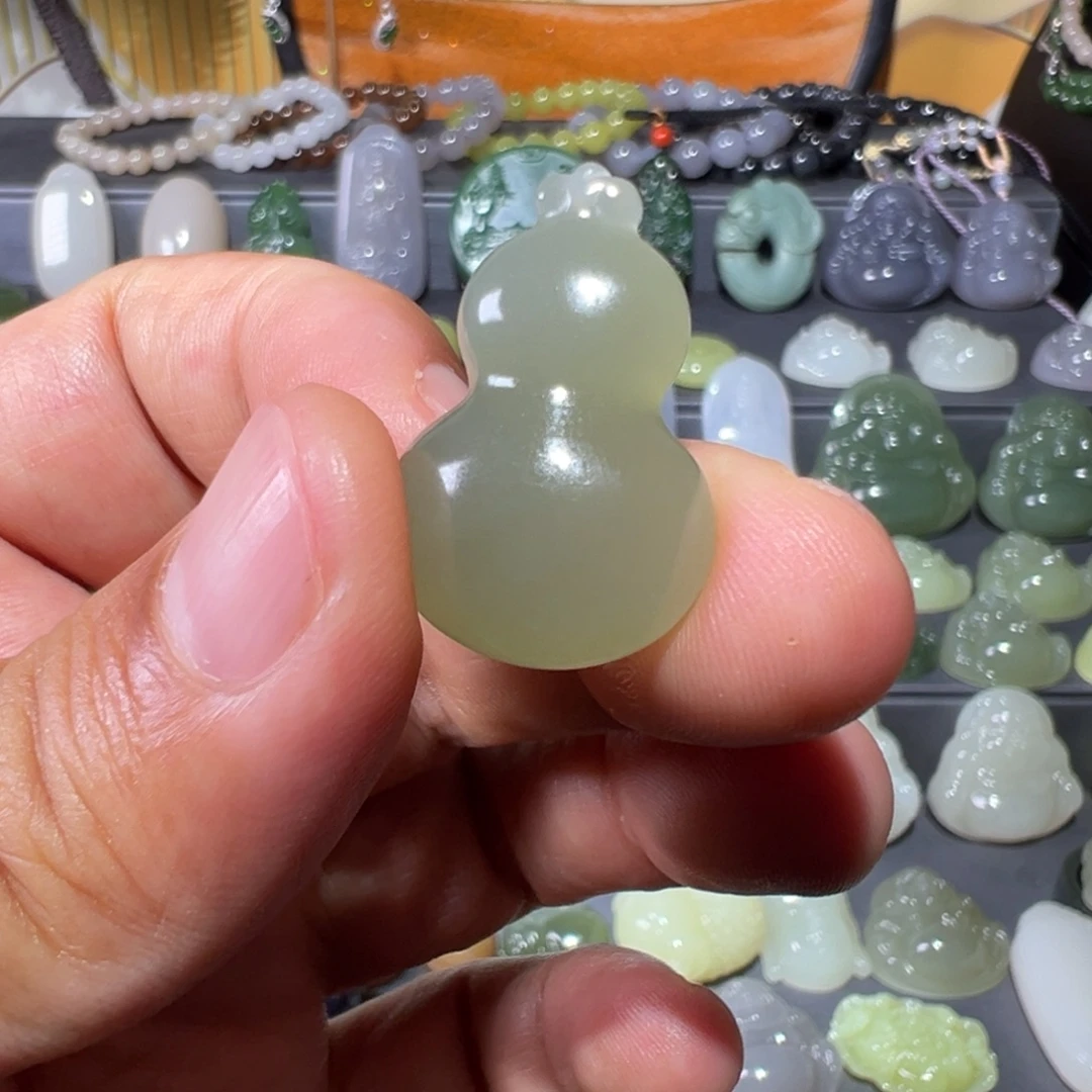独***身颈饰未镶嵌和田玉