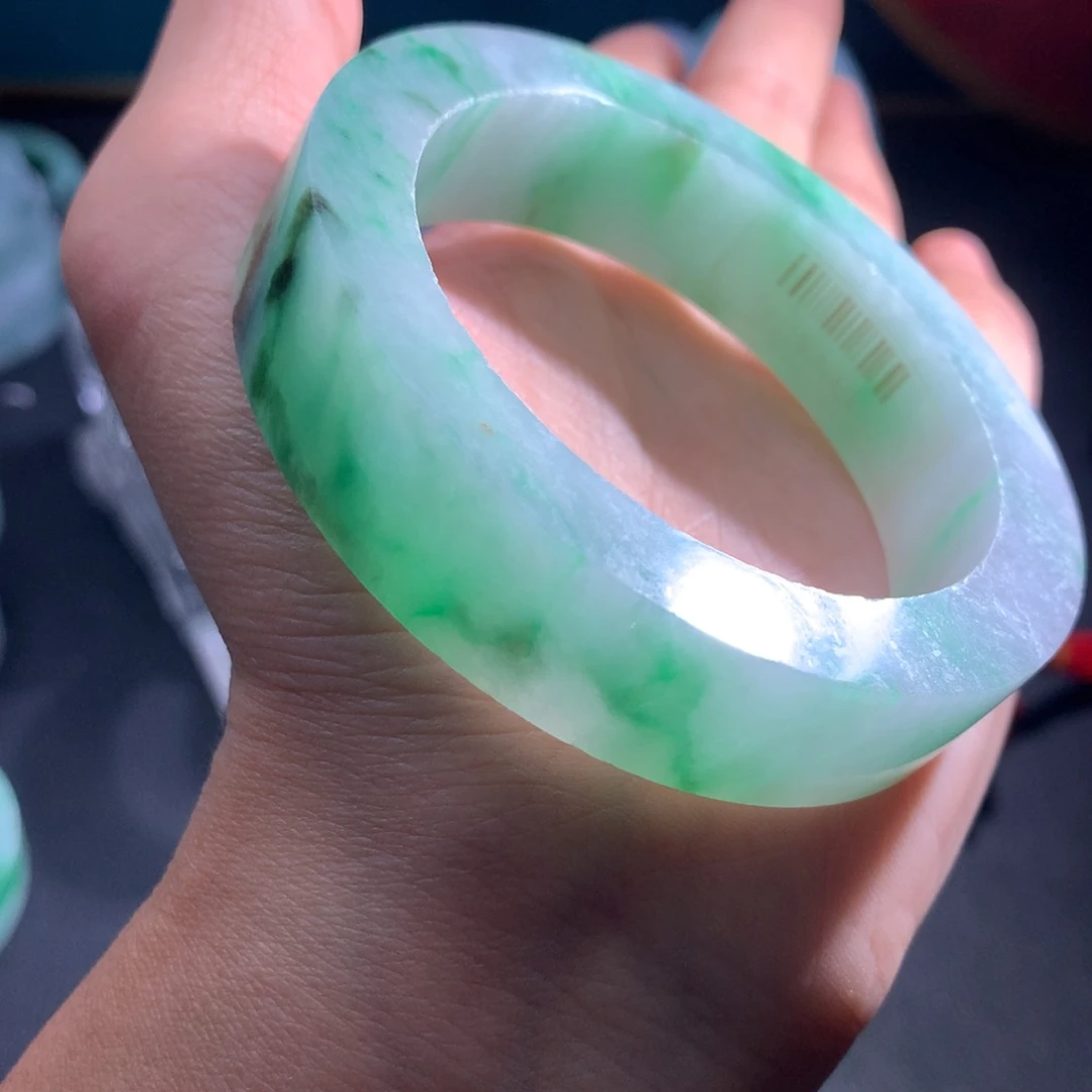 未镶嵌翡翠手镯定制翡翠