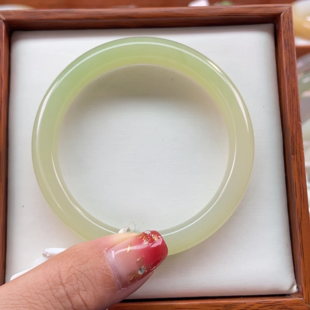 【闪购商品】和田玉手镯未镶嵌55