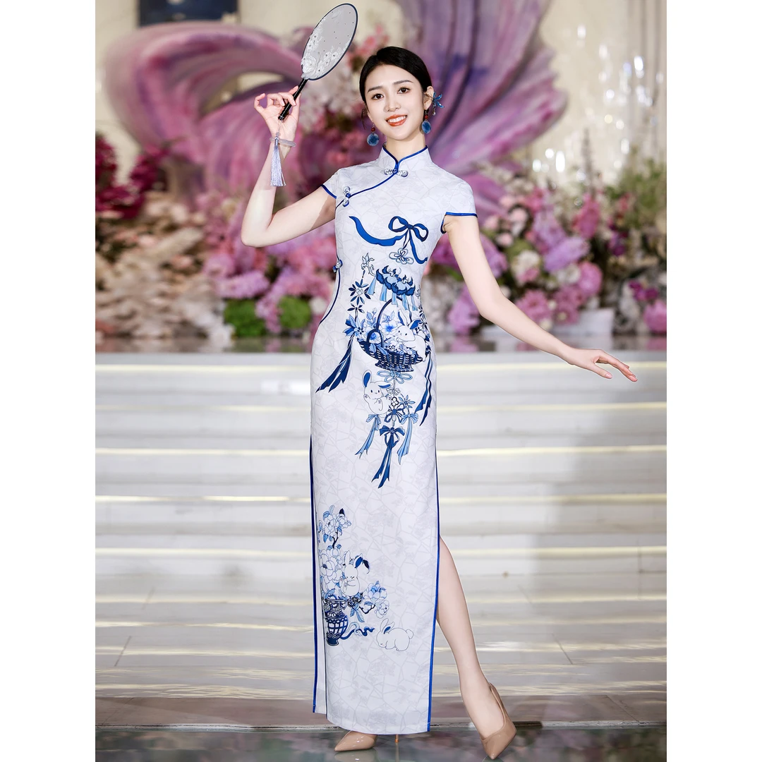 蔓萝澜【花蓝玉兔】走秀旗袍演出服新款青花瓷中国风长款复古礼服
