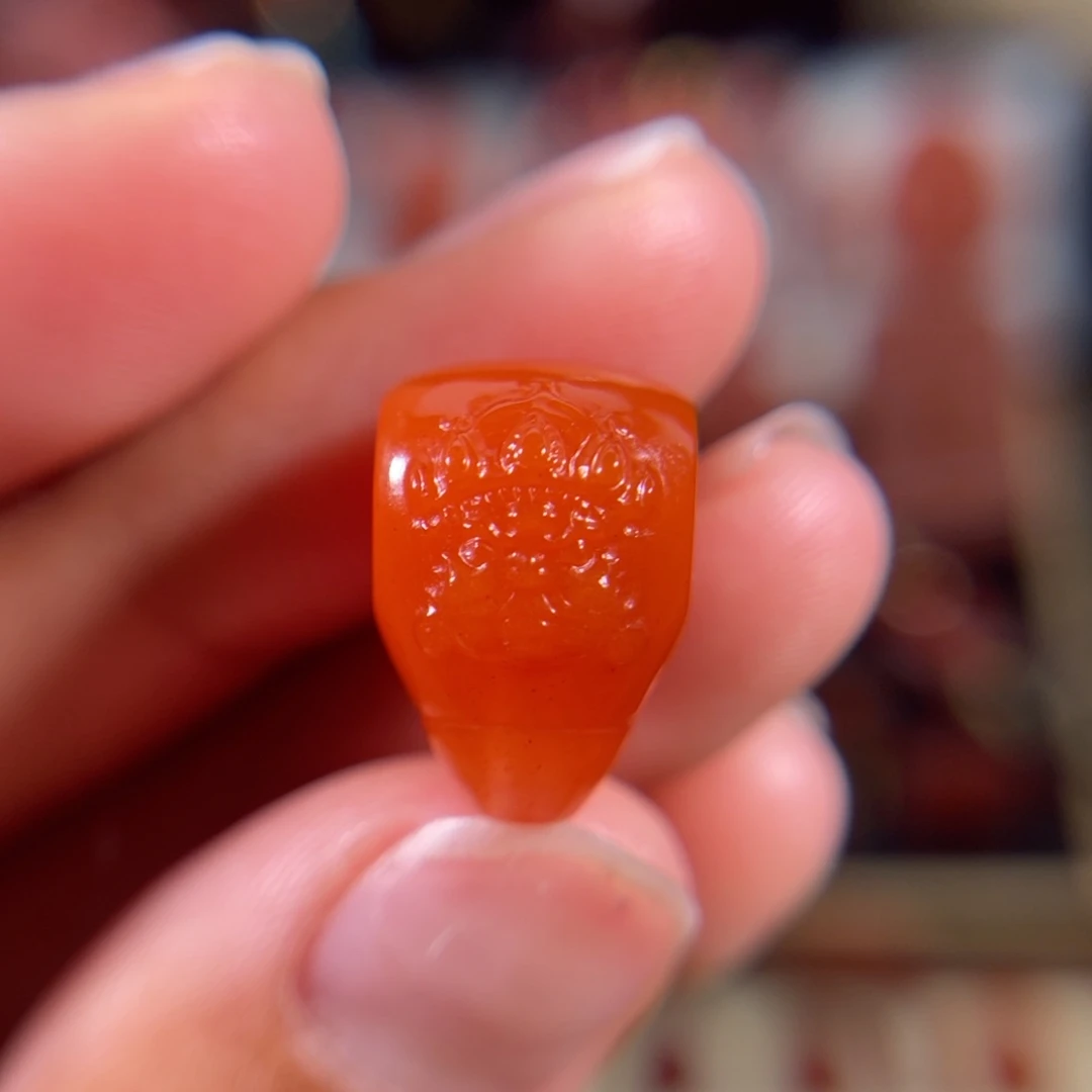 南红玛瑙未镶嵌黄财神三通对孔10.7