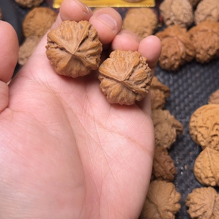 8***6文玩核桃吊坠三棱