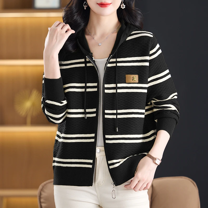 连帽拉链毛衣开衫女春季新款中年妈妈装上衣时髦洋气条纹针织外套