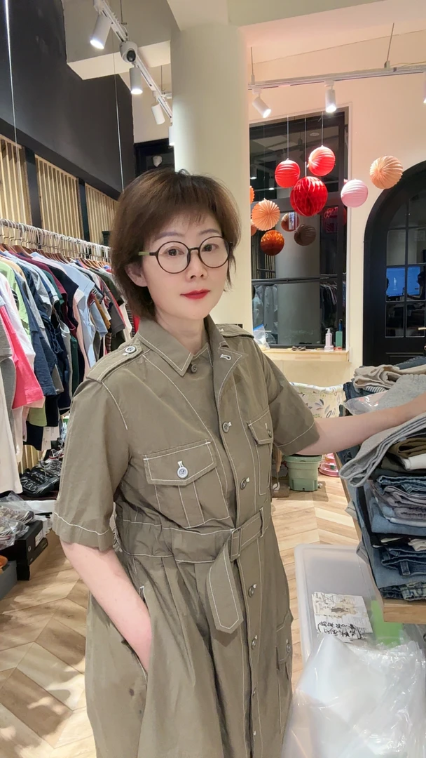 新款设计感工装连衣裙