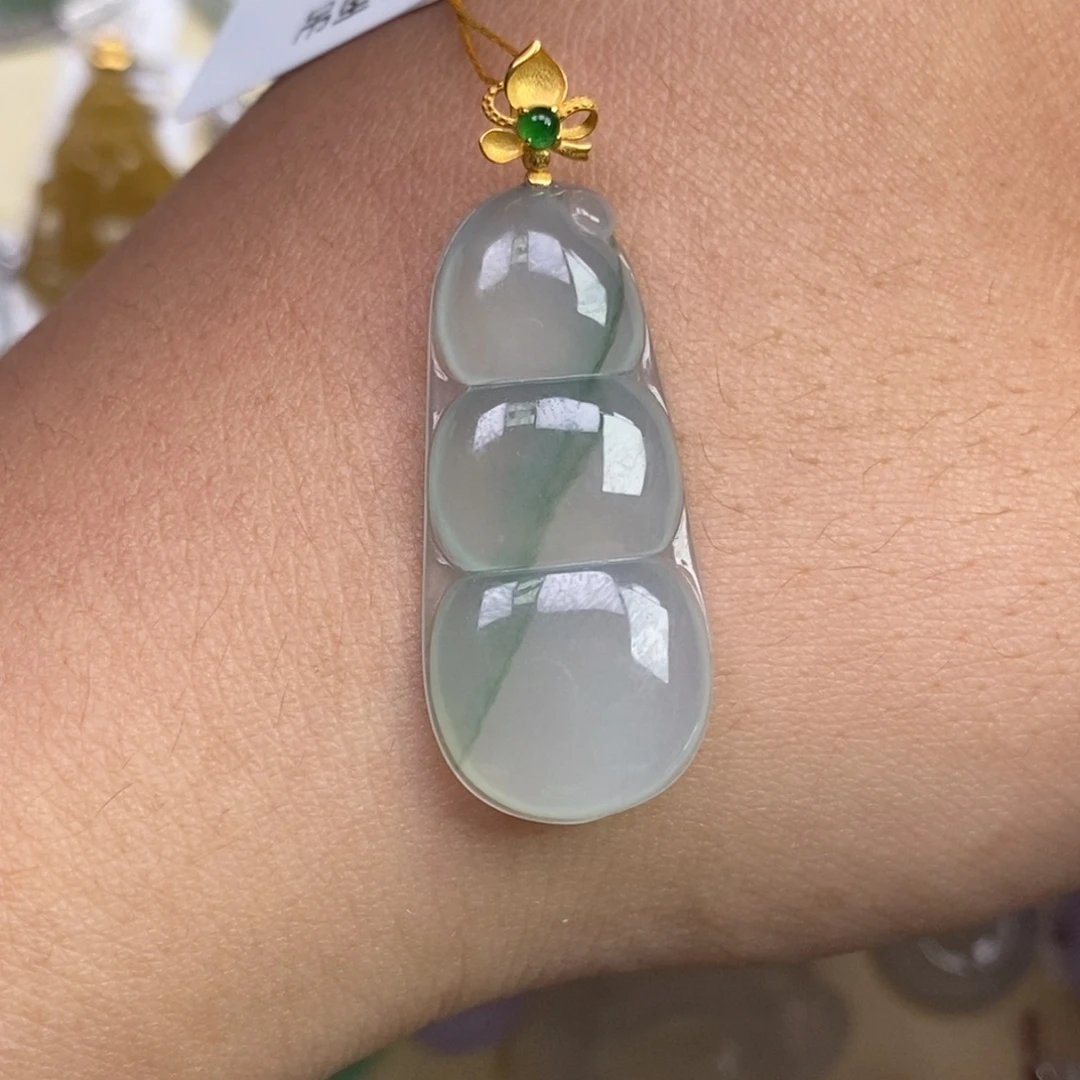 颈饰18K金镶嵌翡翠福豆