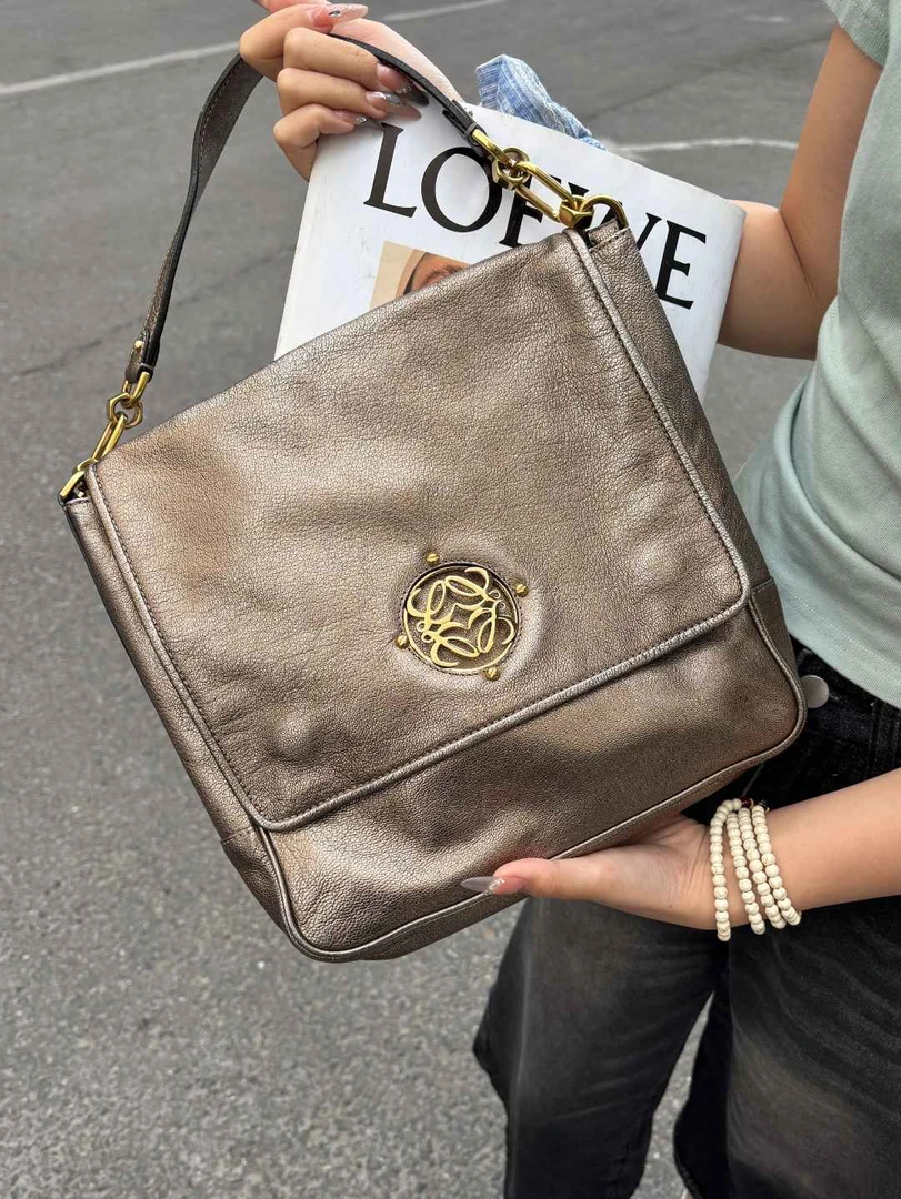 95新 LOEWE/罗意威 CS6460 LOEWE罗意威 金色雕花单肩邮差包
