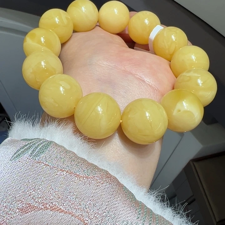 蜜蜡手链未镶嵌打*人