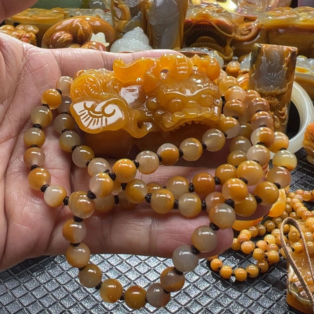 颈饰未镶嵌石英质玉