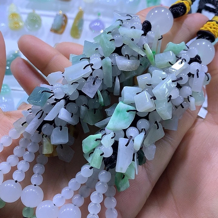 翡翠颈饰未镶嵌天然翡翠A货车挂多样性发货发其一