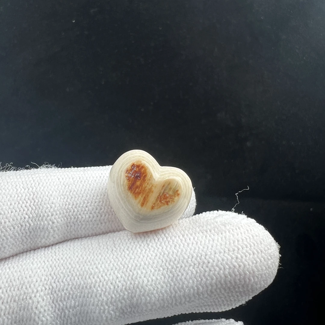 D9172天然猛犸牙 带皮爱心18x16.4mm支持鉴定 一物一图