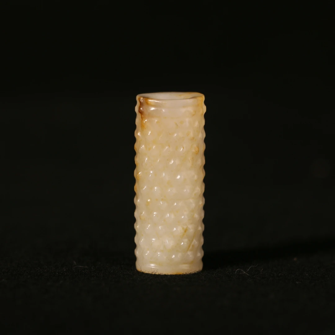 6i13  清  和田玉带沁勒子