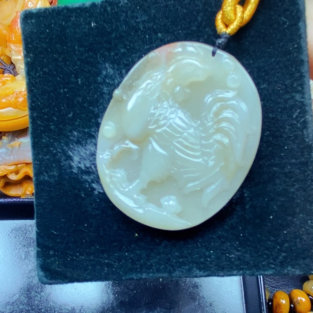 石英质玉（黄龙玉）未镶嵌颈饰
