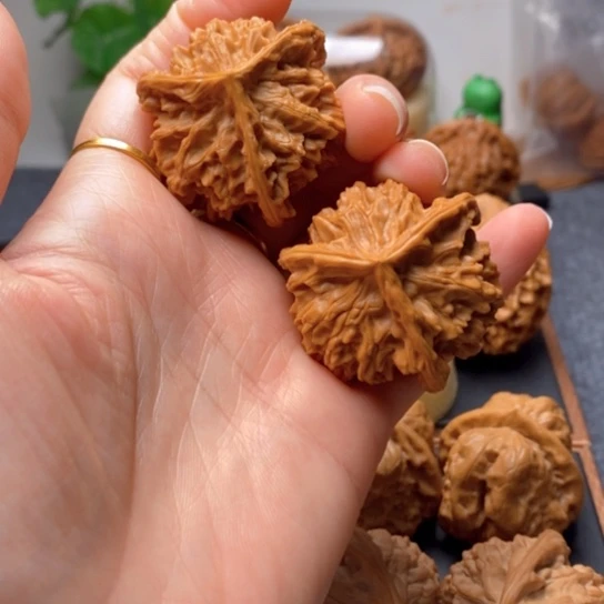 文玩核桃吊坠40三棱精配