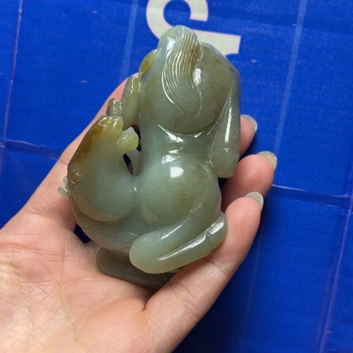 启***港未镶嵌和田玉挂件