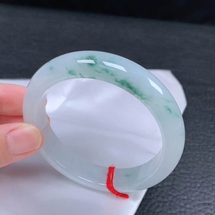 翡翠未镶嵌手镯