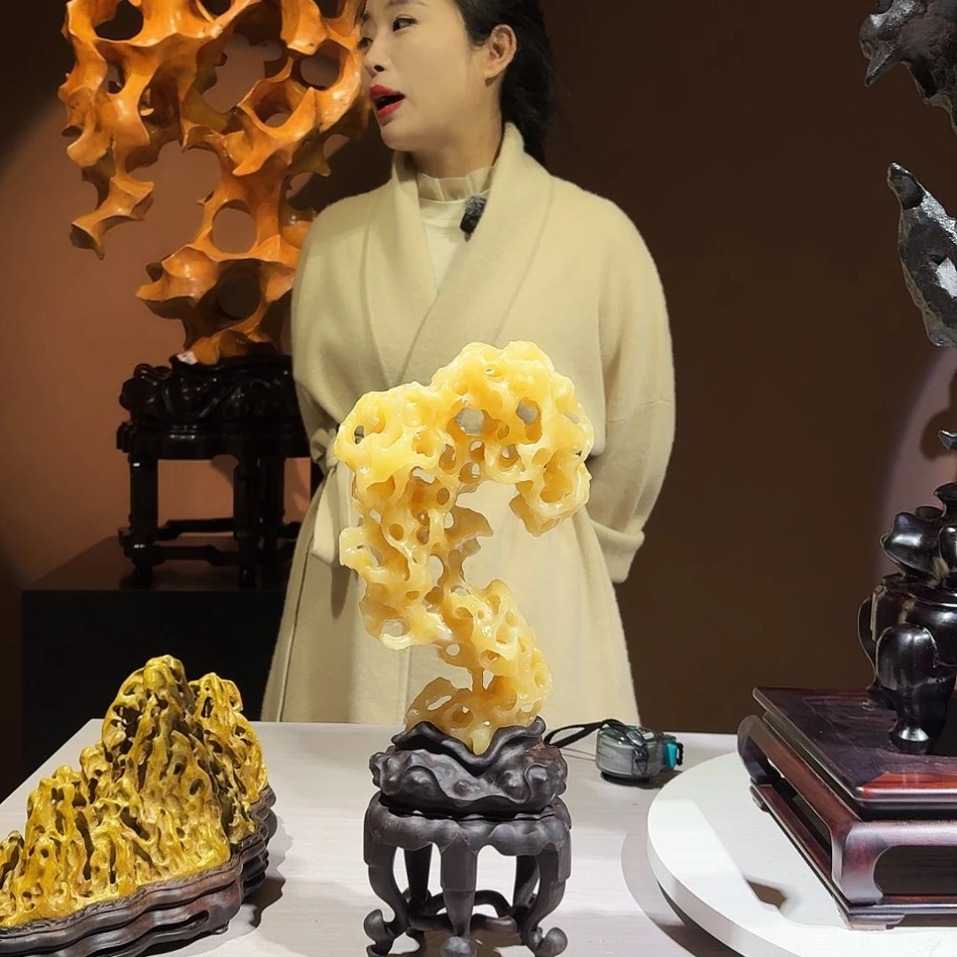 M****.太湖石摆件，高，35。 宽，14