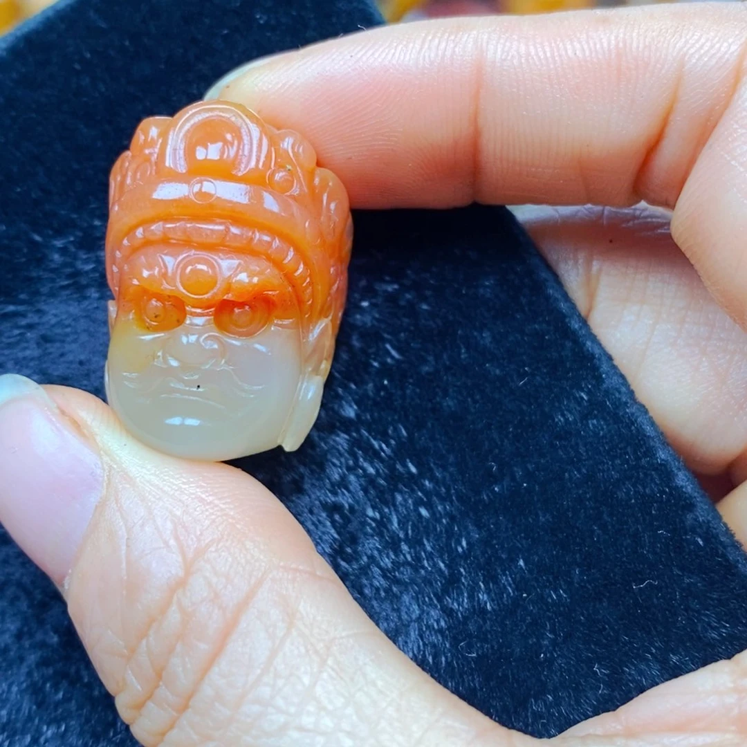 未镶嵌石英质玉（黄龙玉）颈饰