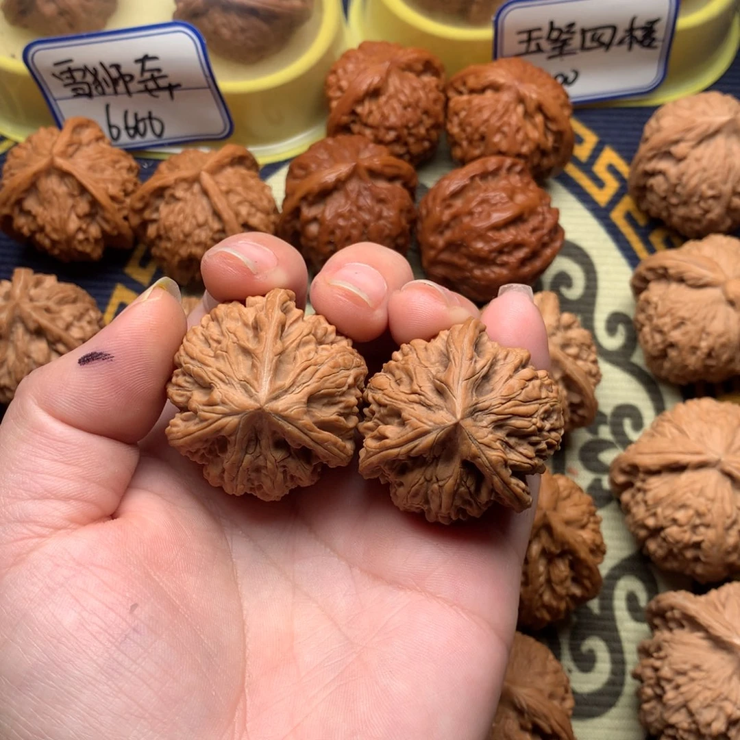 文玩核桃吊坠雪**哥文山35