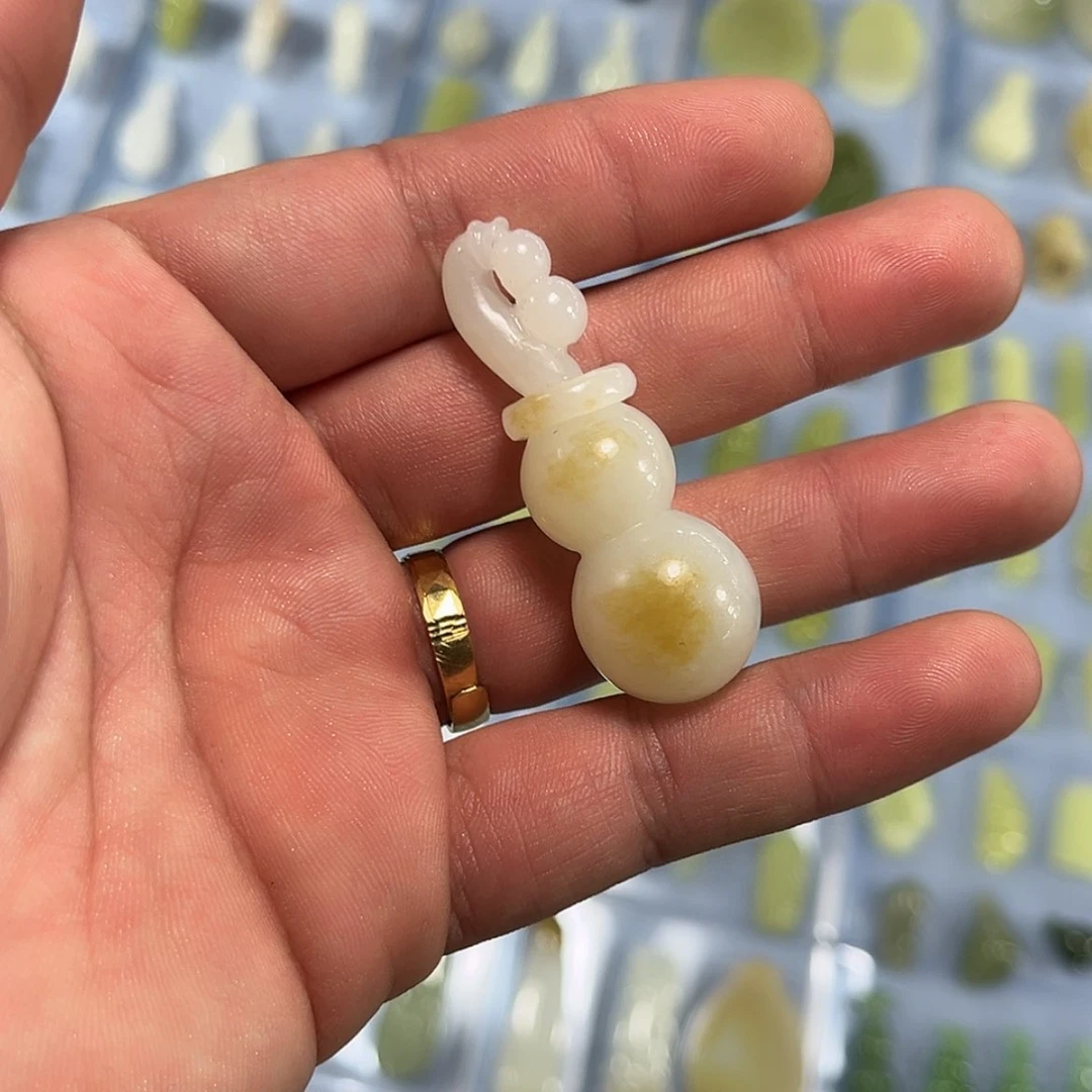 【闪购商品】颈饰未镶嵌和田玉（糖玉）