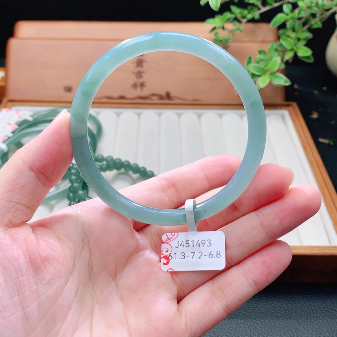 未镶嵌手镯（圆镯）翡翠