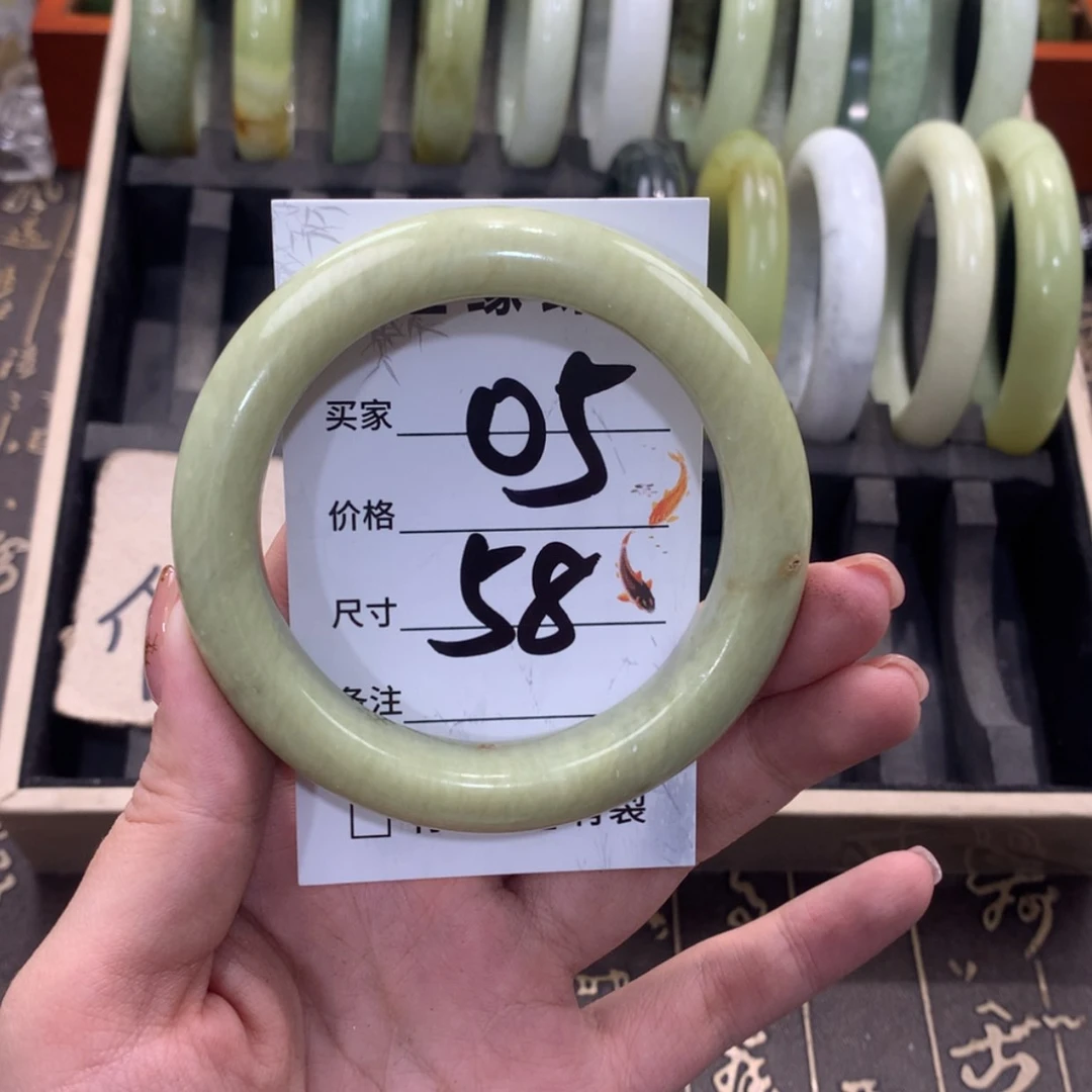 【闪购商品】蛇纹石玉未镶嵌手镯