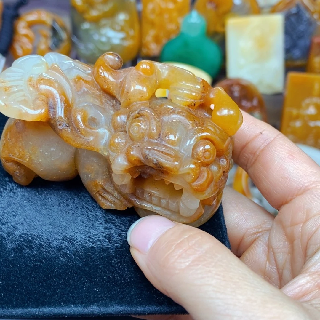 未镶嵌石英质玉（黄龙玉）颈饰