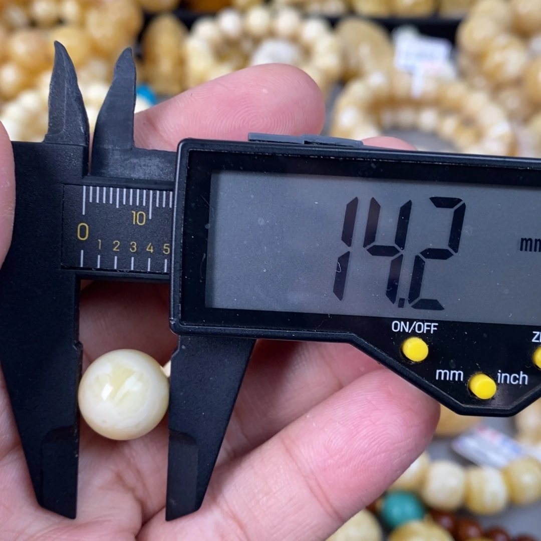蜜蜡未镶嵌珠宝奇石漆瓷白 1.6g