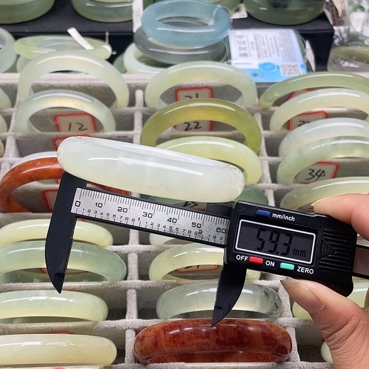蛇纹石玉未镶嵌手镯13