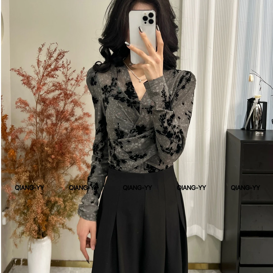 QIANG-YY常规修身型V领长袖T恤碎花气质ins短款设计感371