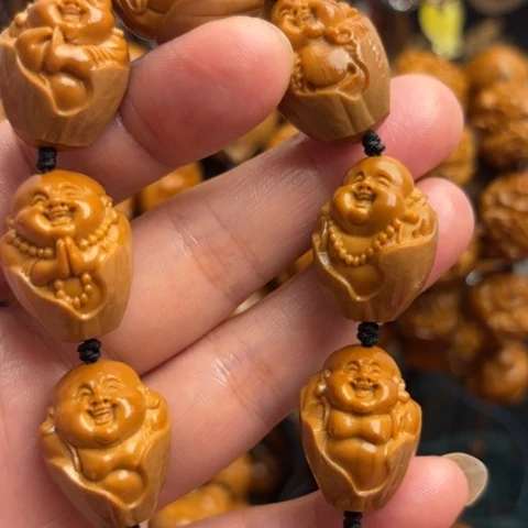 橄榄核雕包衣贵派