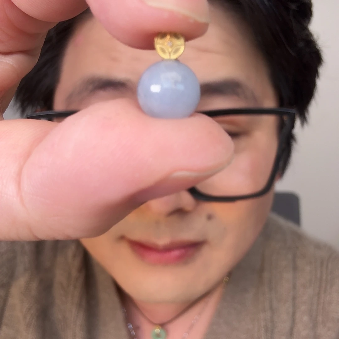 翡翠18K金镶嵌颈饰一件