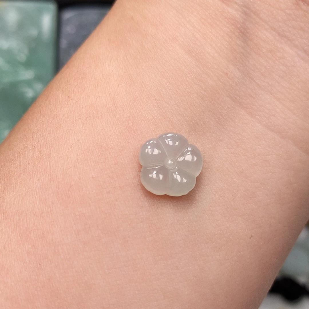 翡翠未镶嵌颈饰小花花