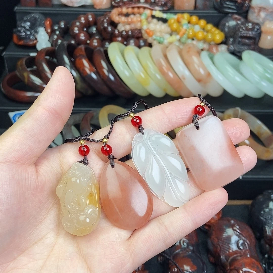 石英质玉颈饰未镶嵌