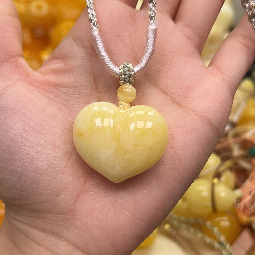 琥珀未镶嵌颈饰蜜蜡