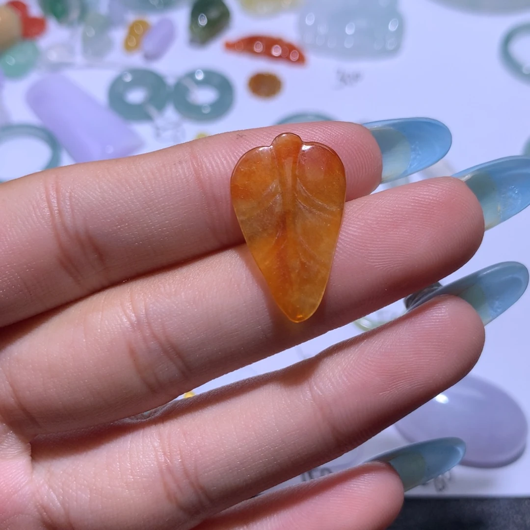 颈饰未镶嵌翡翠叶子