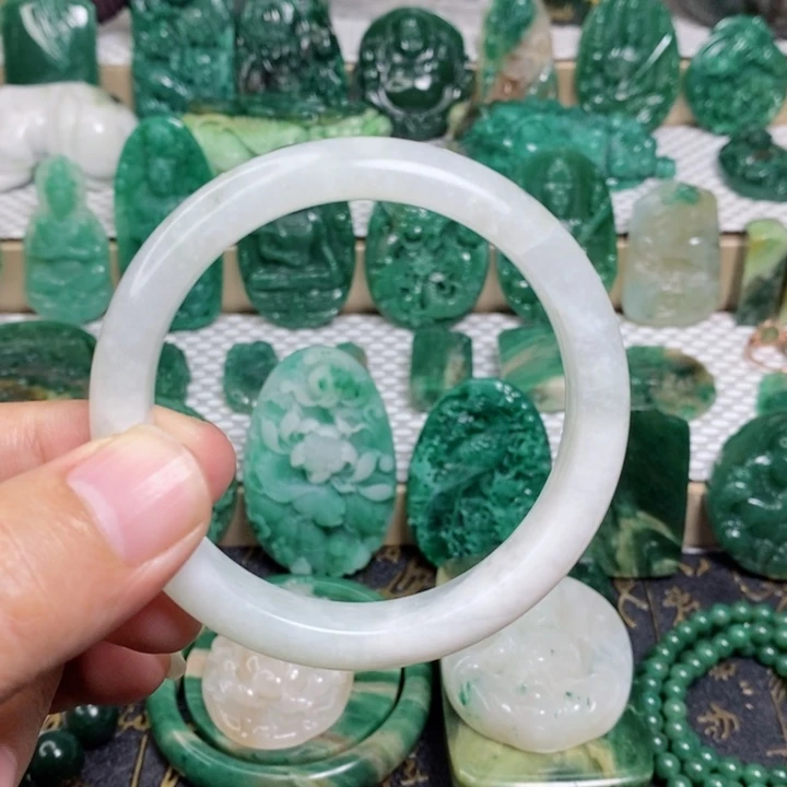 未镶嵌独山玉手镯