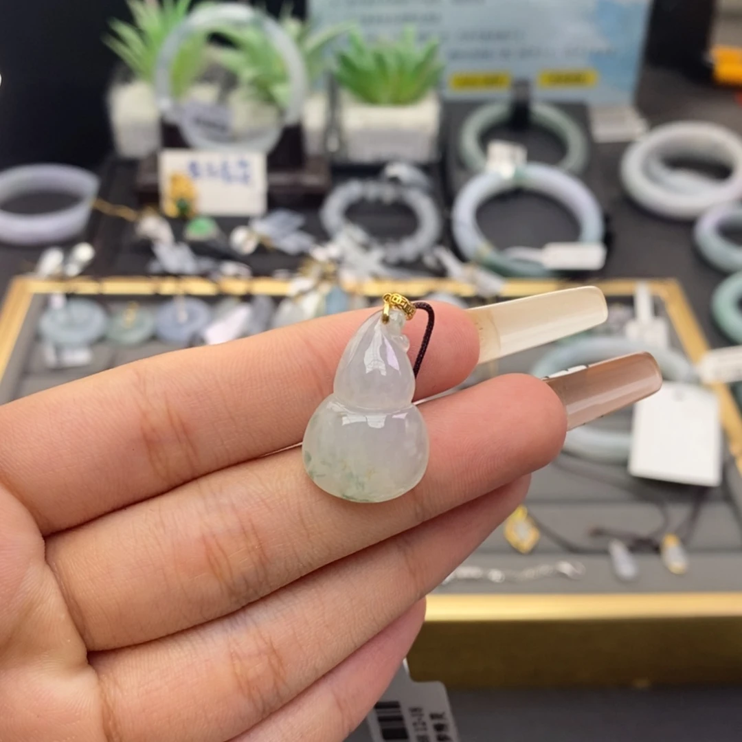 【闪购商品】颈饰18K金镶嵌翡翠