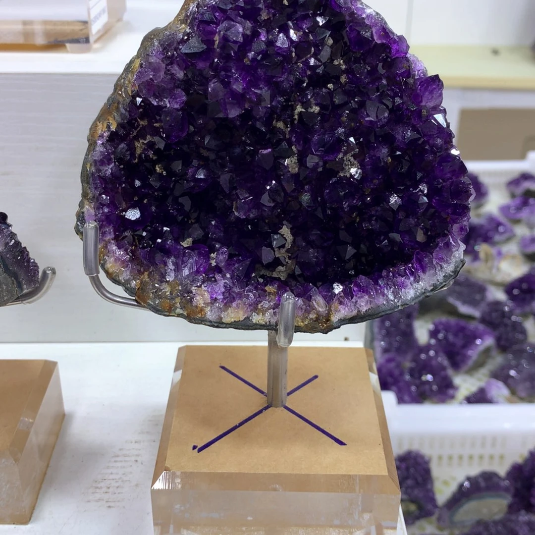 织绣乌拉圭紫水晶
